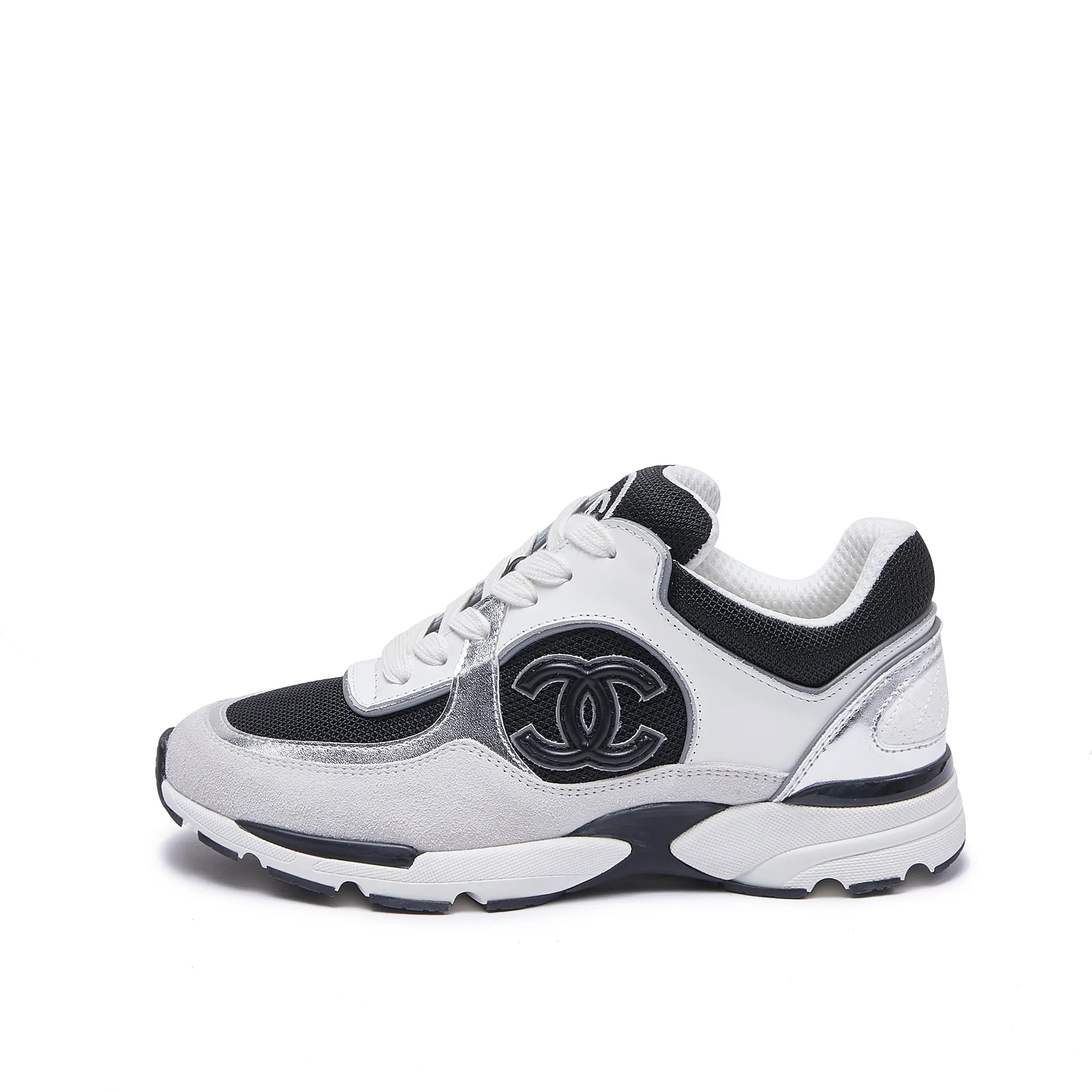 Men's shoes pP700! Chanel Chanel - 2024 counter top casual sneakers This classic design; the upper is embroidered with various techniques; the outsole is fashionable and sporty; the outsole is stylish and sporty; it incorporates a variety of color matching elements... The diversified mix and match is very good-looking and versatile, casual, fashionable, sports, and outdoor can be taken into account... ꫛꫀꪝ Go➫ Material: ❶Upper made of: original imported high silk cowhide suede + small fragrance fabric ❷Inner use: Original imported breathable sheepskin lining ❸ Outsole based on: Original TPU combination outsole Special counter boutique packaging complete set Women 35–41 Men 38-45